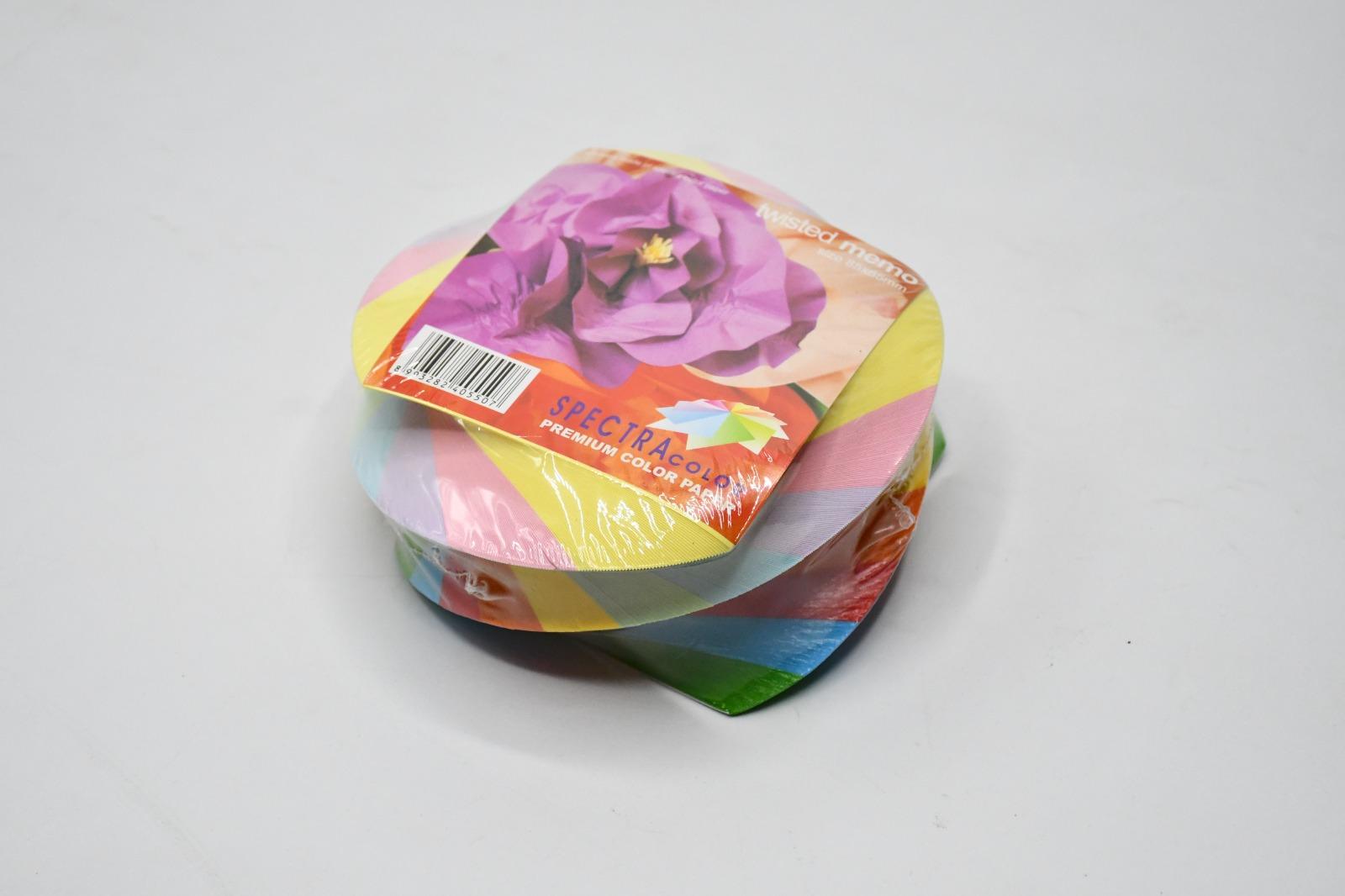 مكعب ورق ملون