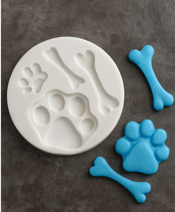 قدم كلب وعظمة