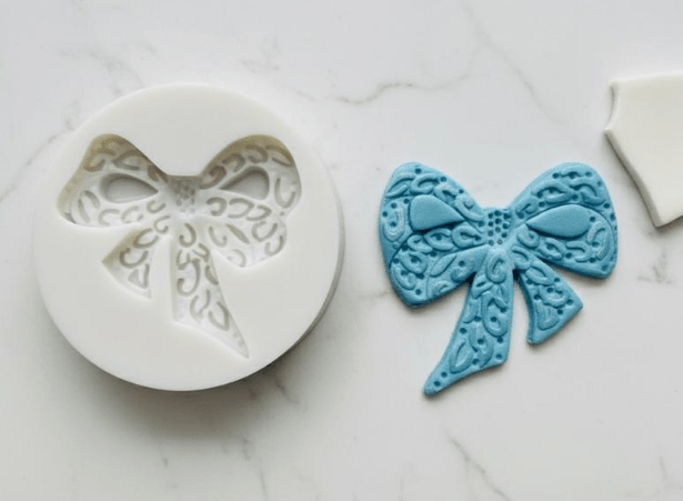 ببيونة مزخرفة